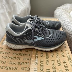 Brooks Ghost 12 Tennis Shoes Size 8.5